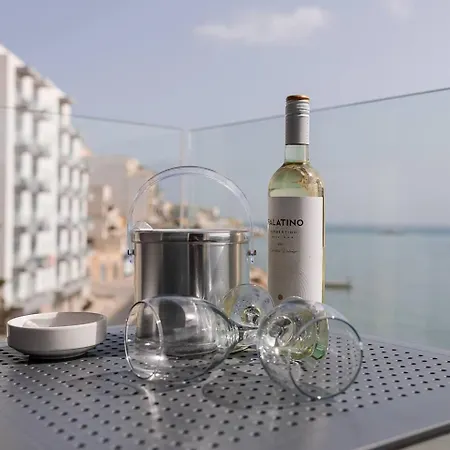 Dearborn Seafront Apartment *