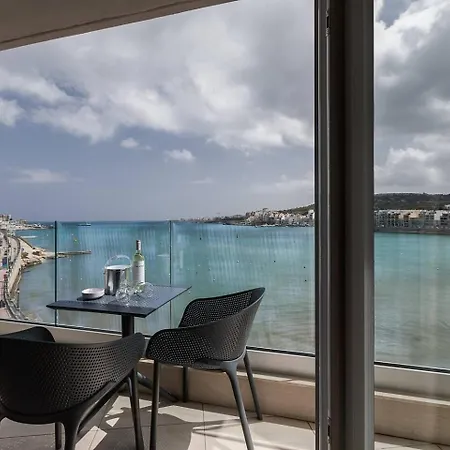 Dearborn Seafront Apartment