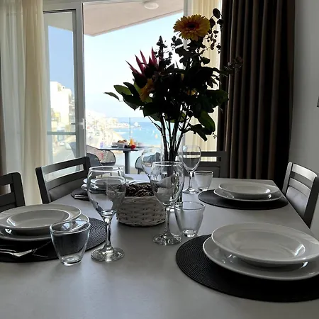 Dearborn Seafront Apartment *