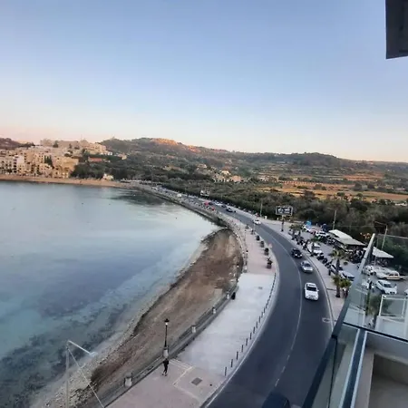 Dearborn Seafront Apartment *