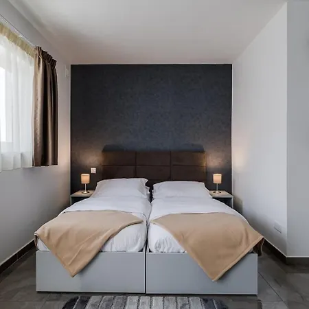 Apartment Dearborn Seafront *