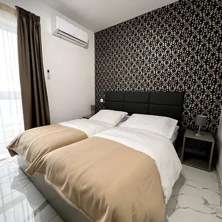 Dearborn Seafront Apartment